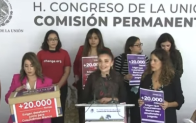 MC Y PAN ENTREGAN 23 MIL FIRMAS PARA EXIGIR DESAFUERO DEL MORENISTA CUAUHTÉMOC BLANCO